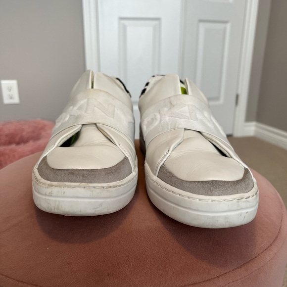 DKNY Sneaker - Picture 5 of 10